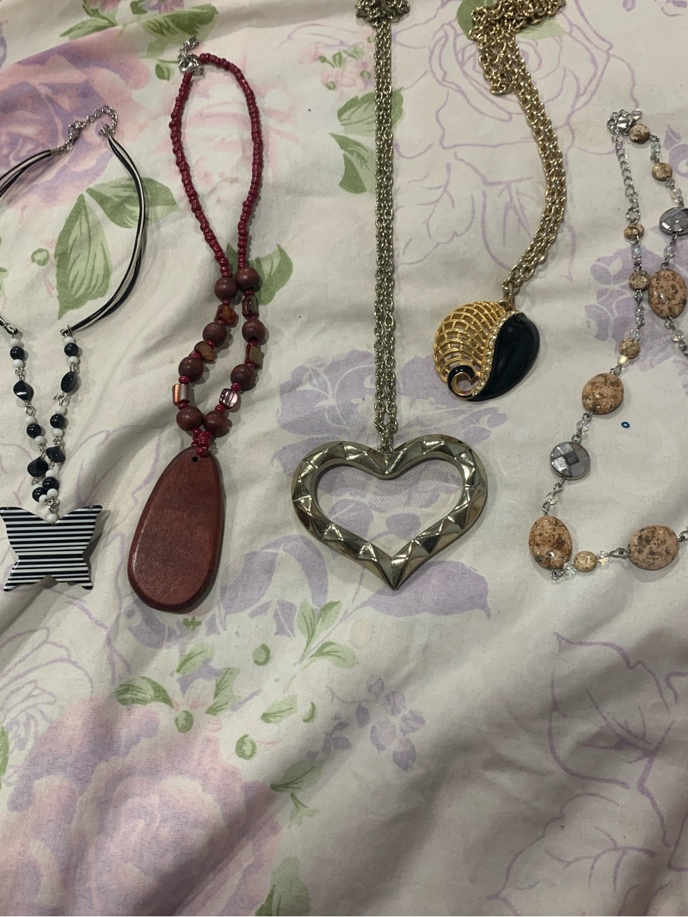 Bundle of 5 Necklaces - Unbranded